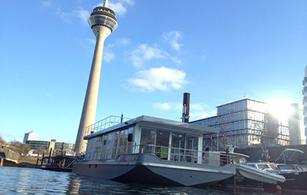 Cruising Home im Düsseldorfer Medien-Hafen